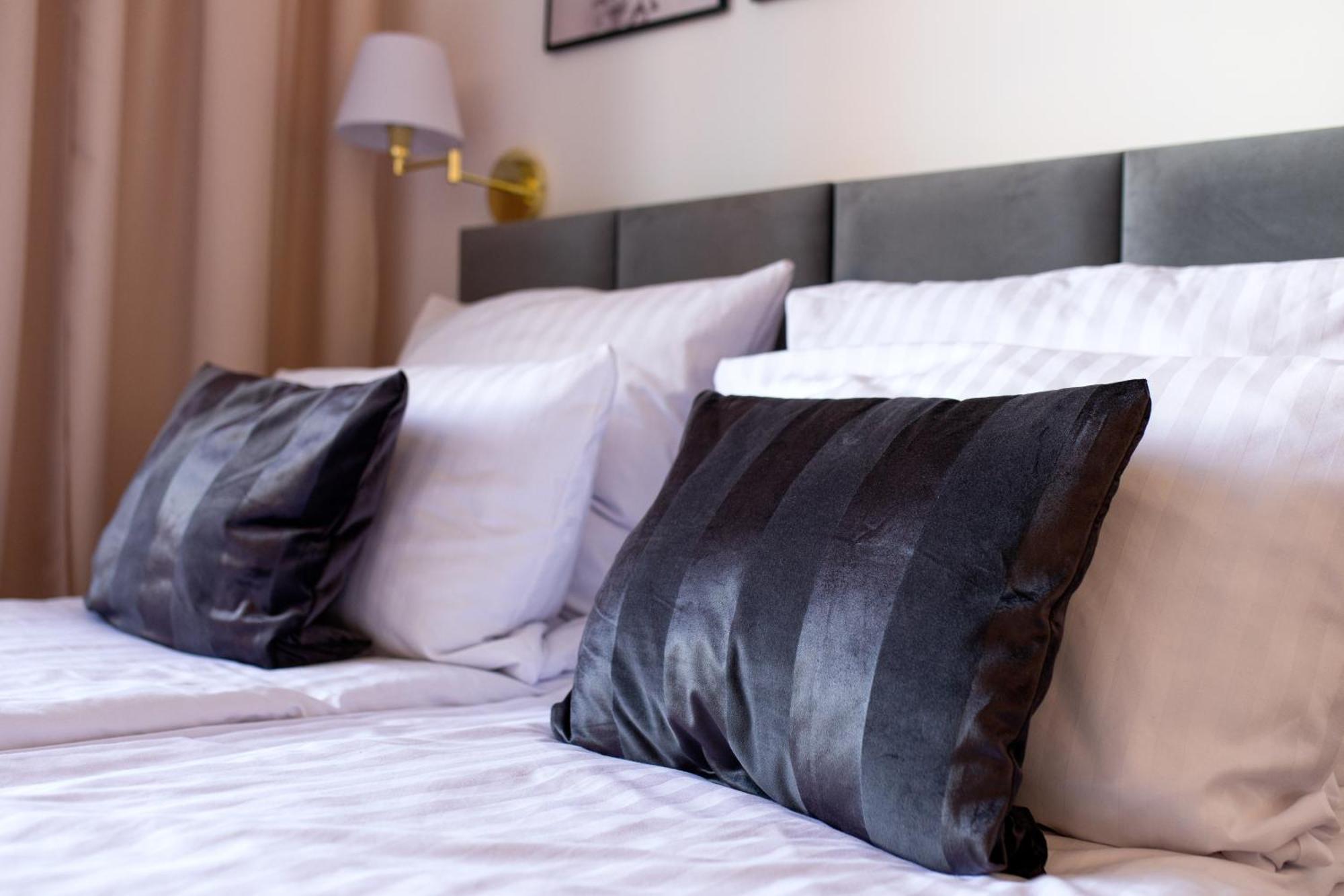 Discover - Lubomirskiego St - Classic & Modern - Near Main Station, Netflix And Ac Appartement Krakau